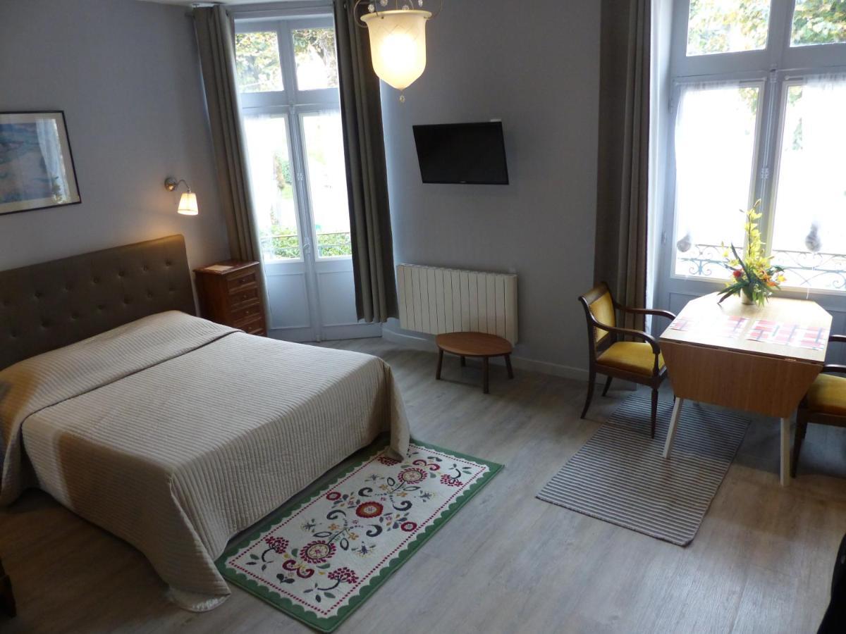 Hotel Des Thermes Bourbon-lʼArchambault 外观 照片