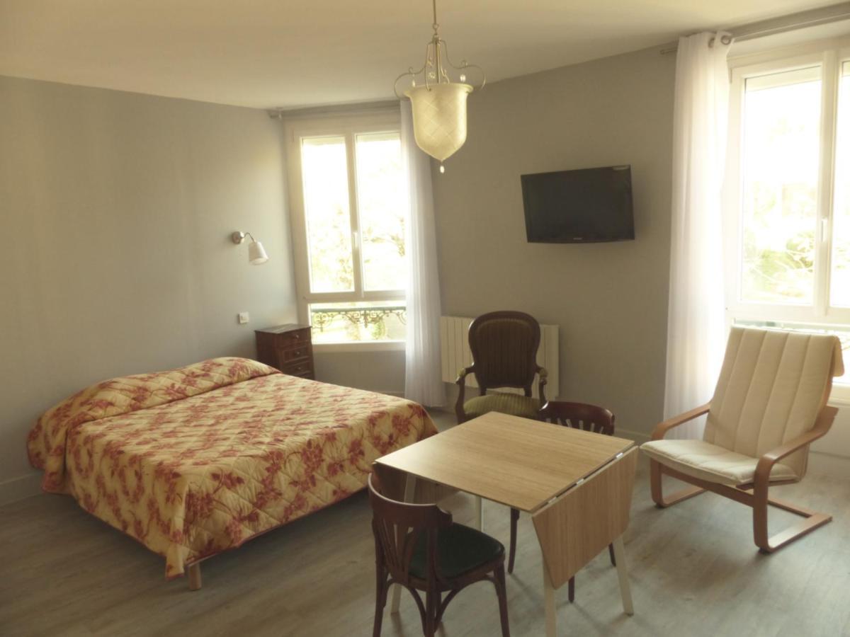 Hotel Des Thermes Bourbon-lʼArchambault 外观 照片