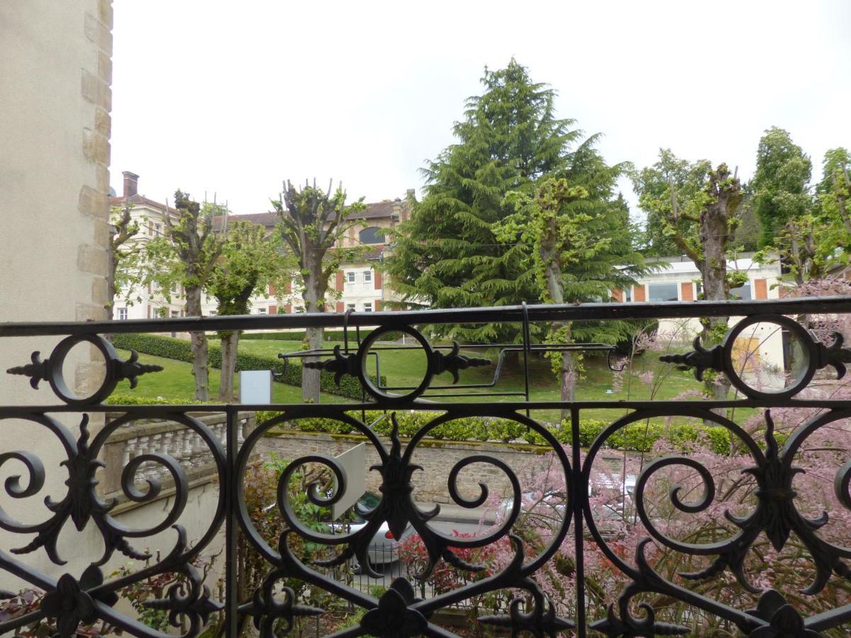 Hotel Des Thermes Bourbon-lʼArchambault 外观 照片