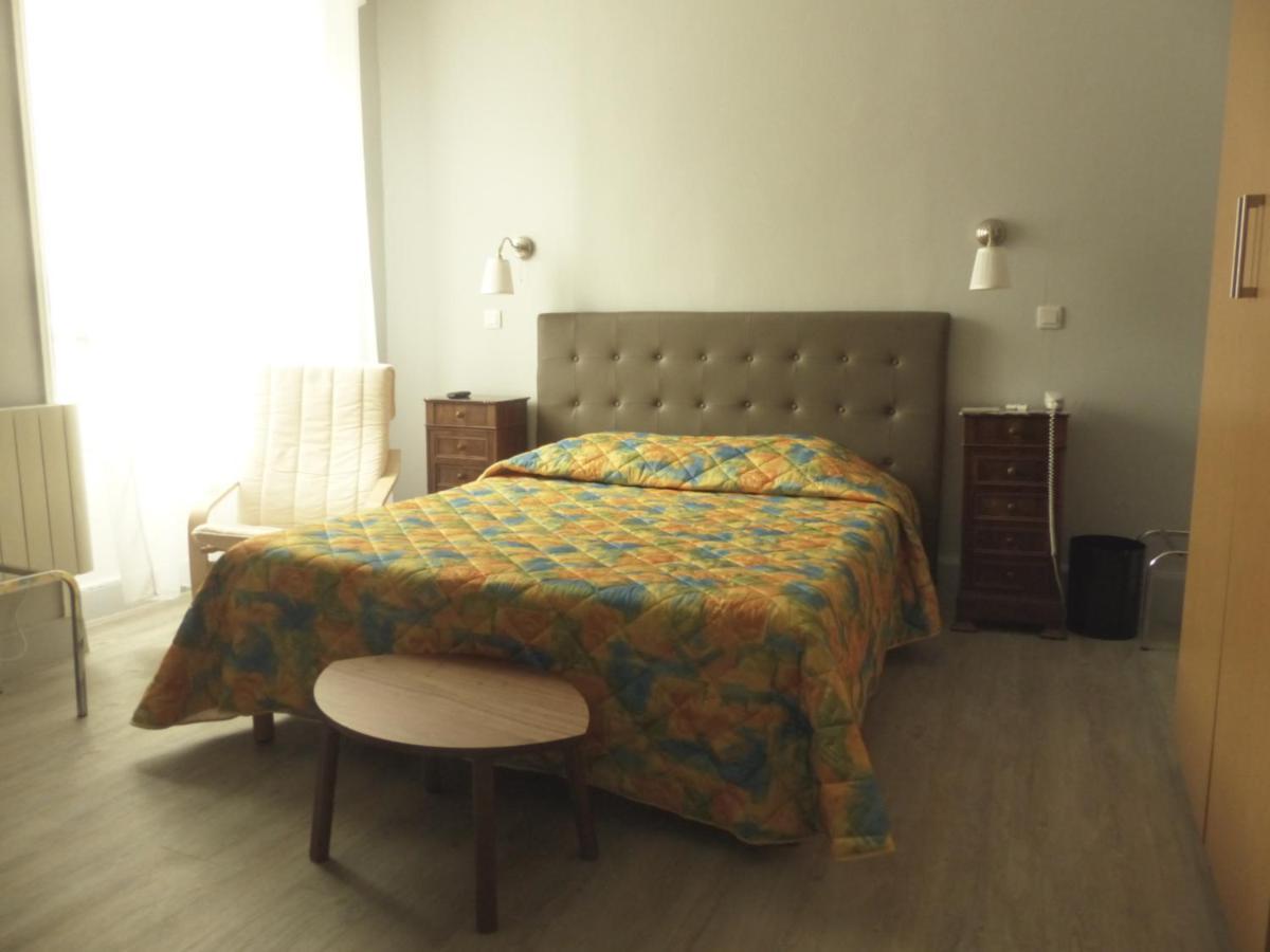 Hotel Des Thermes Bourbon-lʼArchambault 外观 照片